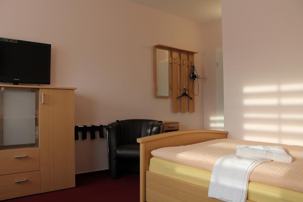 Hotel Pension Schwerin-Haus Schreiber Шверин Стая снимка