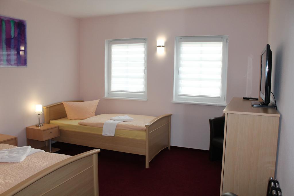 Hotel Pension Schwerin-Haus Schreiber Шверин Стая снимка